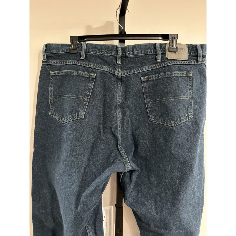 Wrangler Authentic mens jeans dark denim waist 44 inseam‎ 32 cotton EUC A11